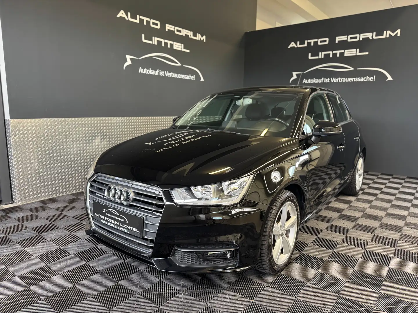 Audi A1 design-SCHECKHEFT-TÜV 03.27-2.HAND-SZH-ALLWETT. Schwarz - 1