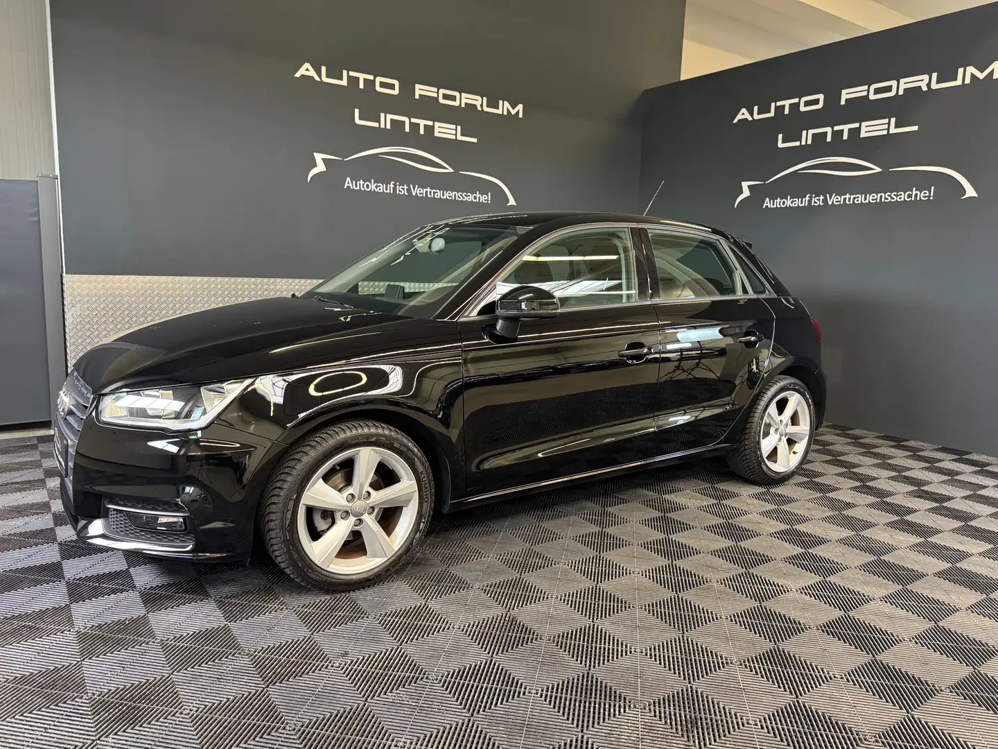 Audi A1 design-SCHECKHEFT-TÜV 03.27-2.HAND-SZH-ALLWETT. Schwarz - 2