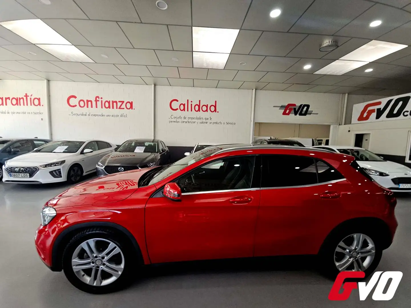 Mercedes-Benz GLA 200 200CDI Style 7G-DCT Rojo - 2