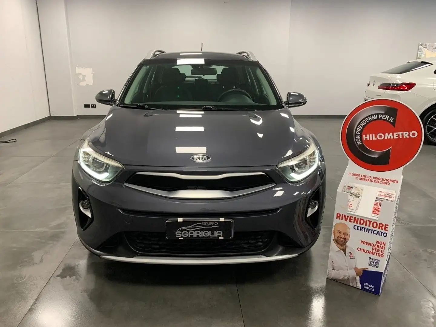 Kia Stonic 1.6 CRDi Style Full Optional Gris - 2