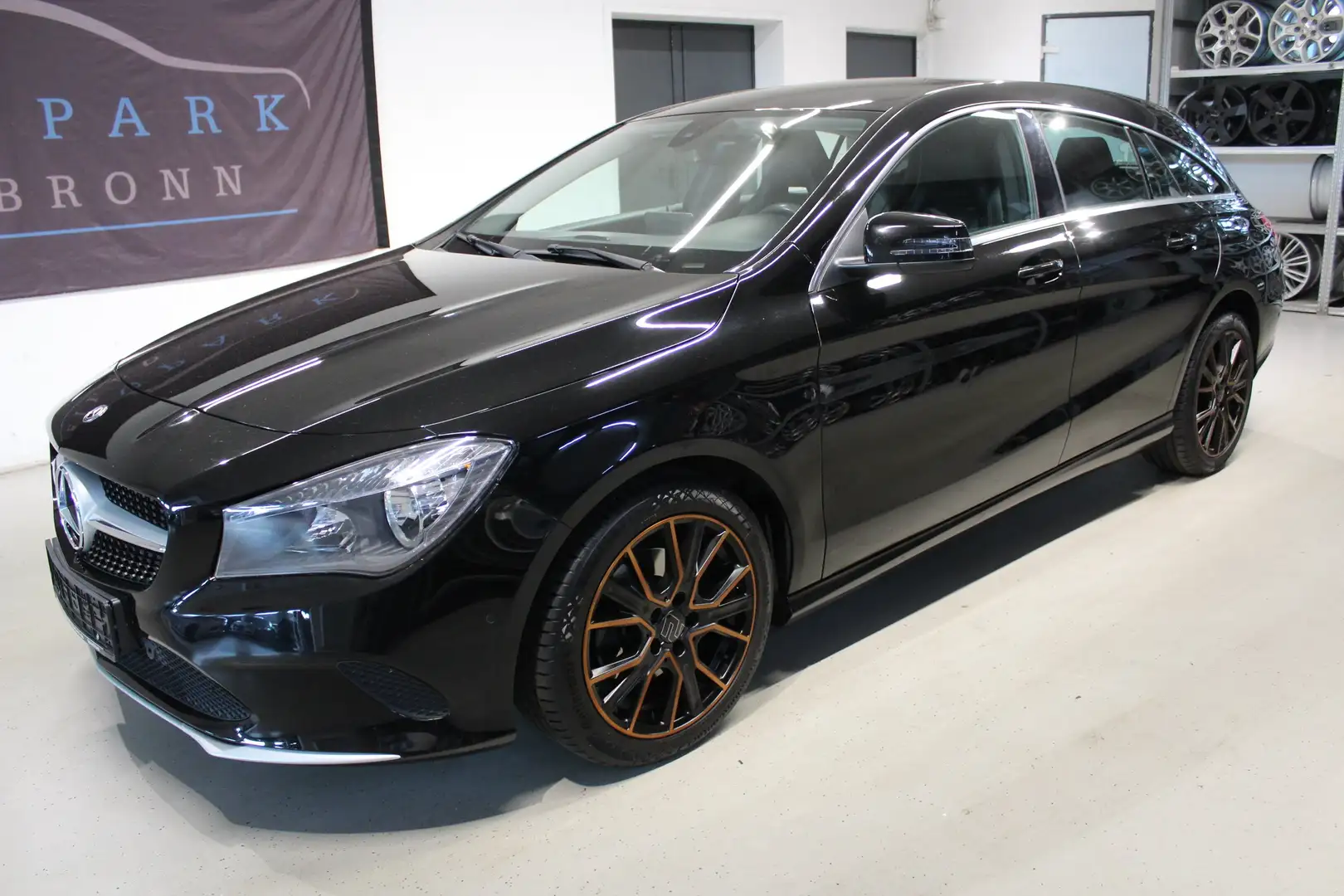 Mercedes-Benz CLA 180 CLA 180 Shooting-B*NAVI*CAM*TEMPOMAT*ECO Zwart - 2