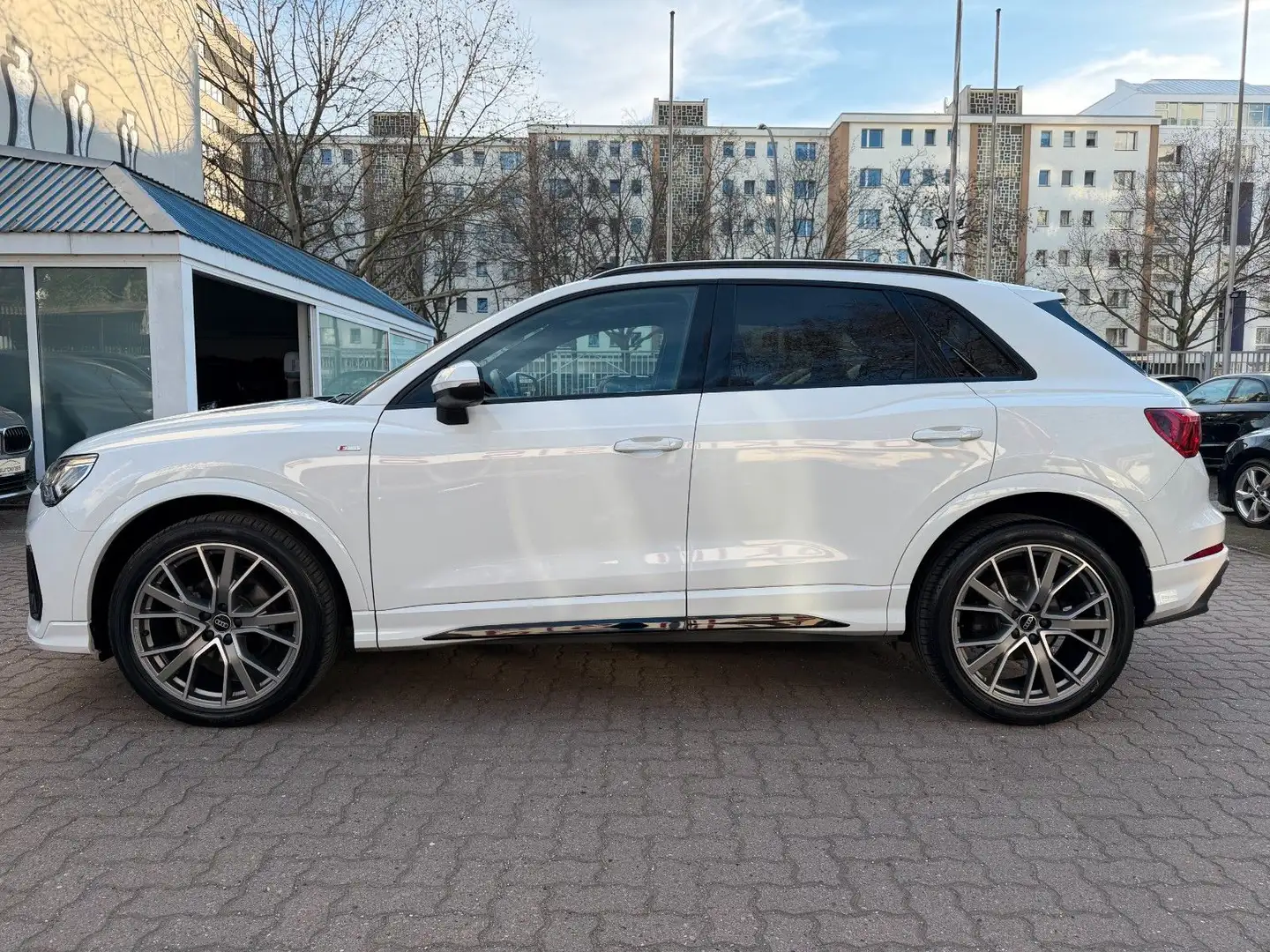 Audi Q3 35 TFSI S Line*SOUND*PAN*ACC*LED*AHK*20"*KAM Weiß - 2