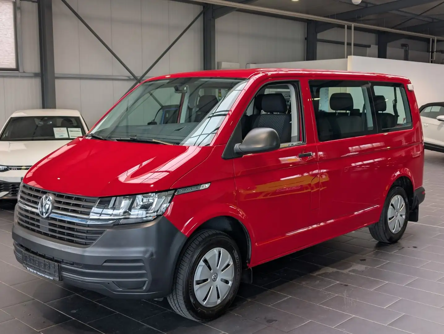 Volkswagen T6 Caravelle T6.1 Caravelle  Kurz Trendline Klimaaut. 9Sitzer Červená - 1