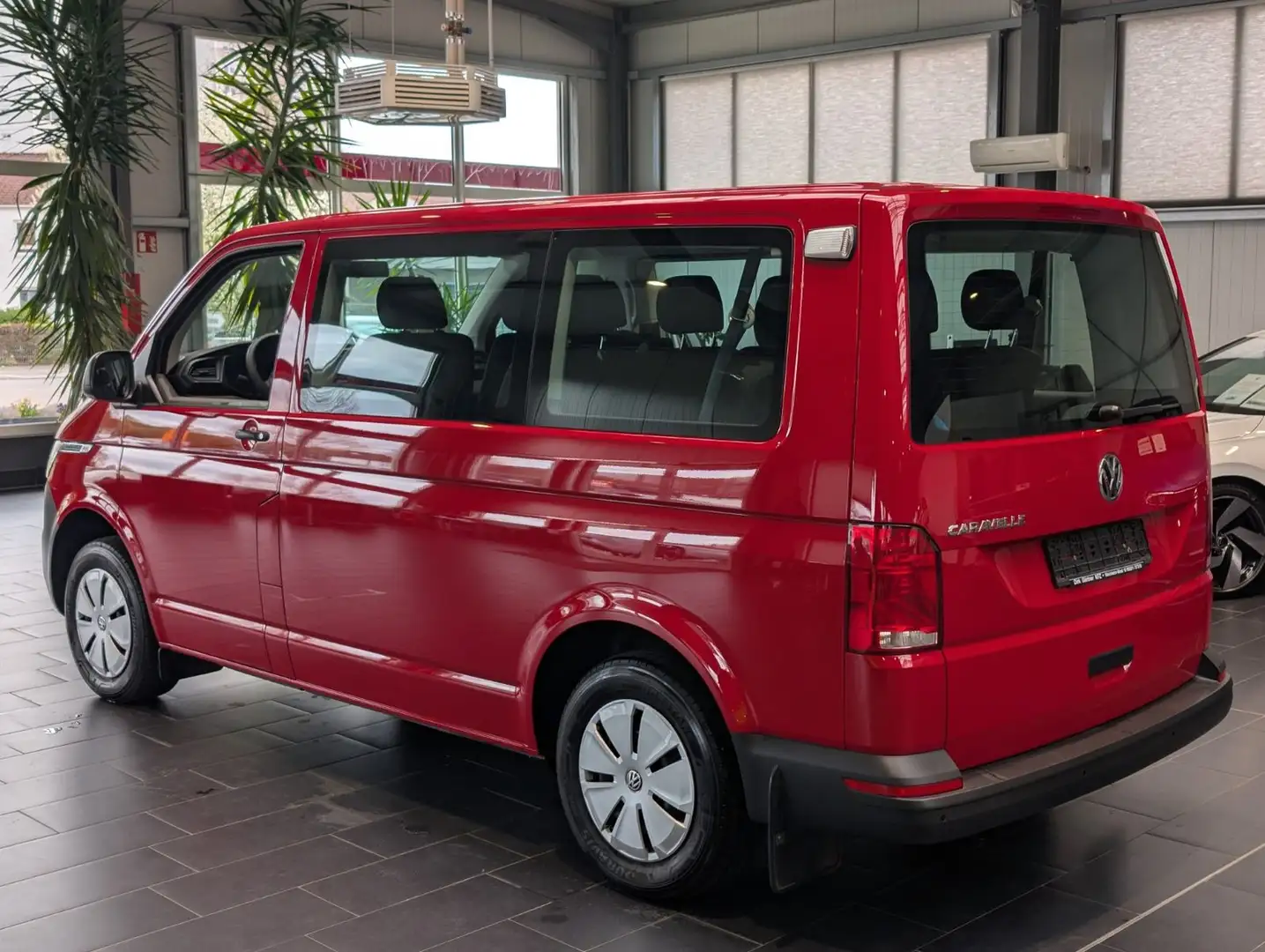 Volkswagen T6 Caravelle T6.1 Caravelle  Kurz Trendline Klimaaut. 9Sitzer Červená - 2