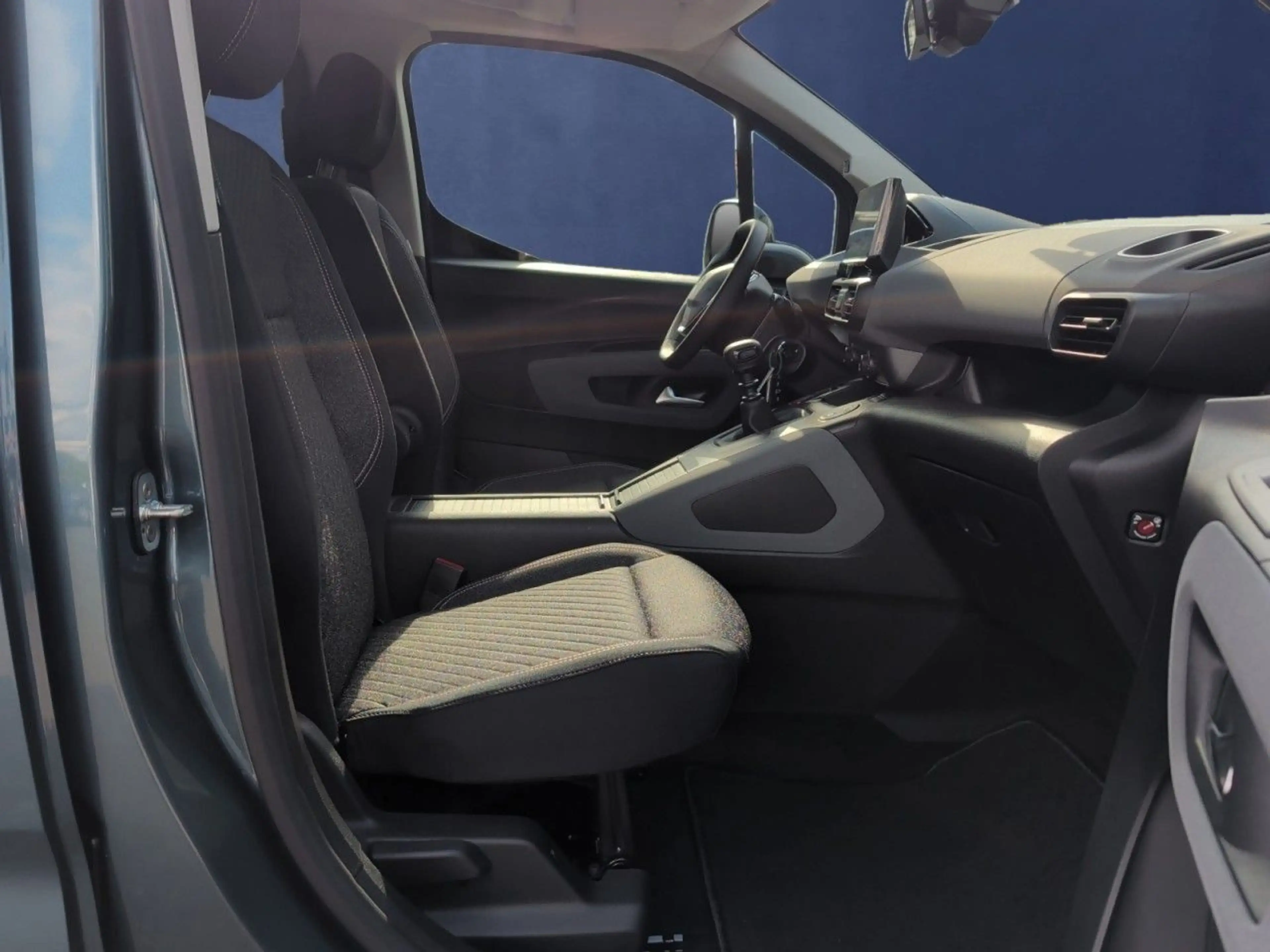 Peugeot Rifter Allure L1 110 PT Kamera+ParkPilot+LED — photo 12