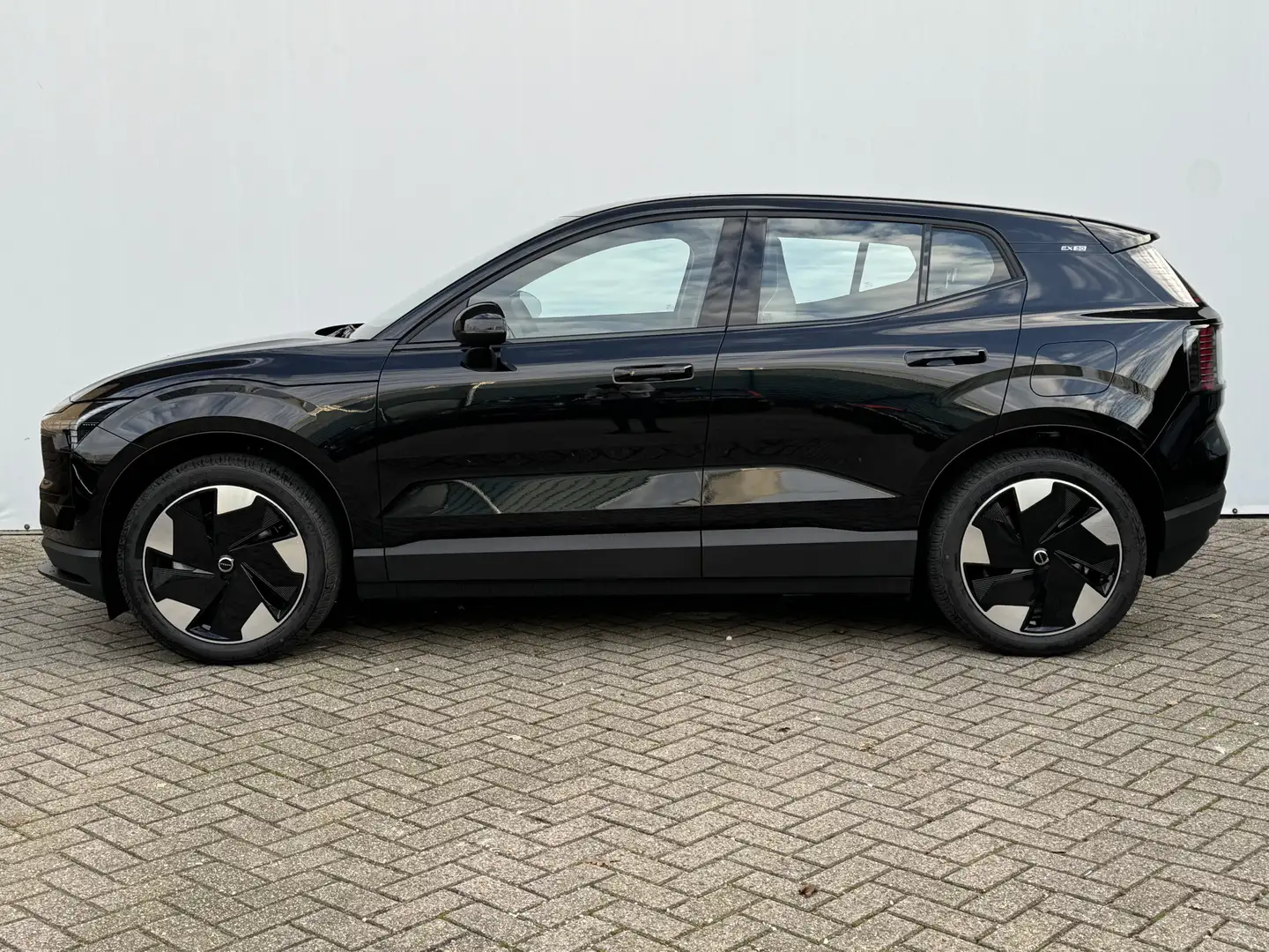 Volvo EX30 Single Motor Extended Range Plus 69 kWh Verwarmde Noir - 2