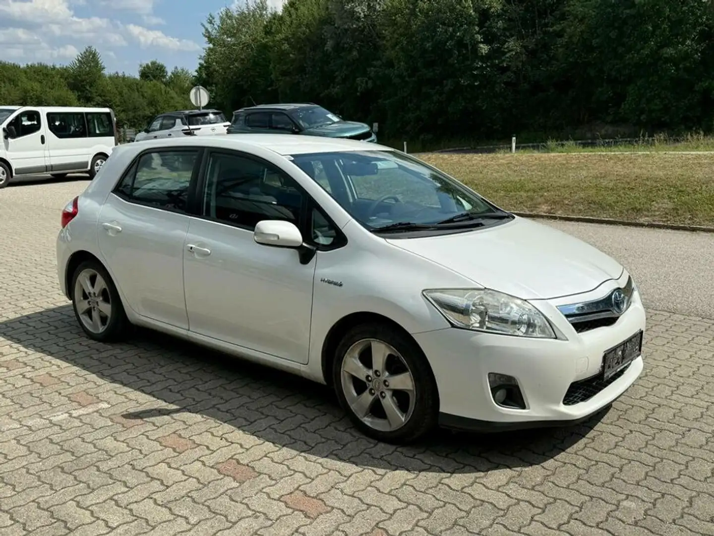Toyota Auris Hybrid Premium ! Autom., 8-fach bereift ! Weiß - 2