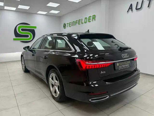 Audi A6 Avant view 5