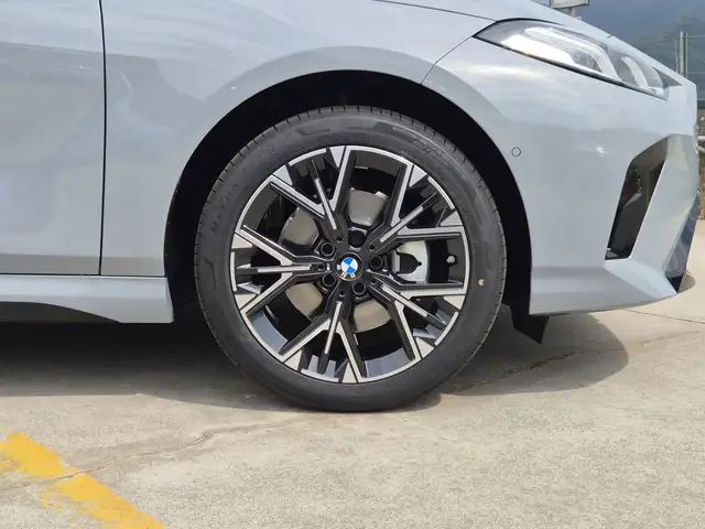 BMW 1 Series view 12