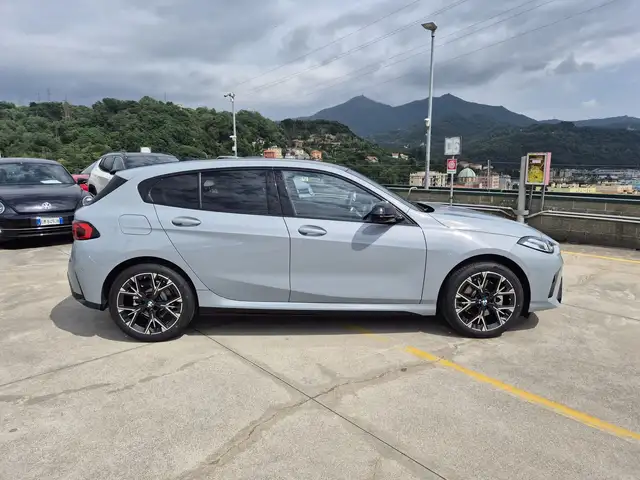 BMW 1 Series view 5