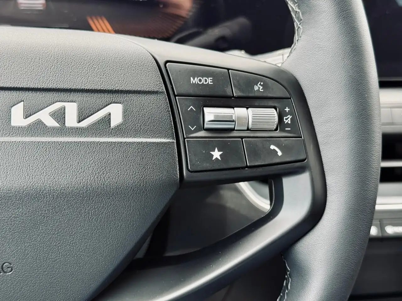 Kia K4 снимка Kia K4