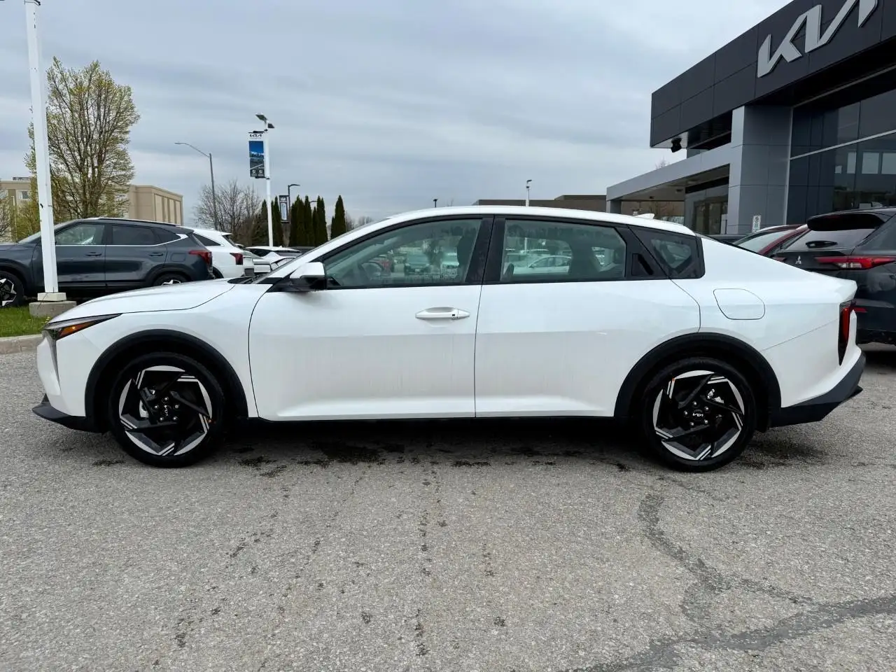 Kia K4 снимка Kia K4