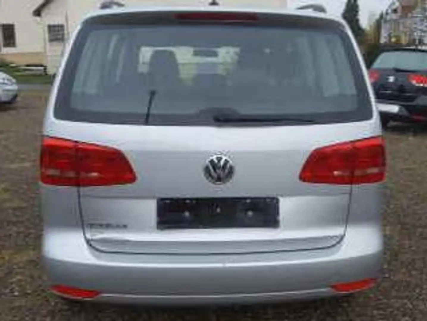 Volkswagen Touran 1.2 TSI Trendline81Kw/110Ps,7-Sitze,AHK+Navigation Plateado - 2