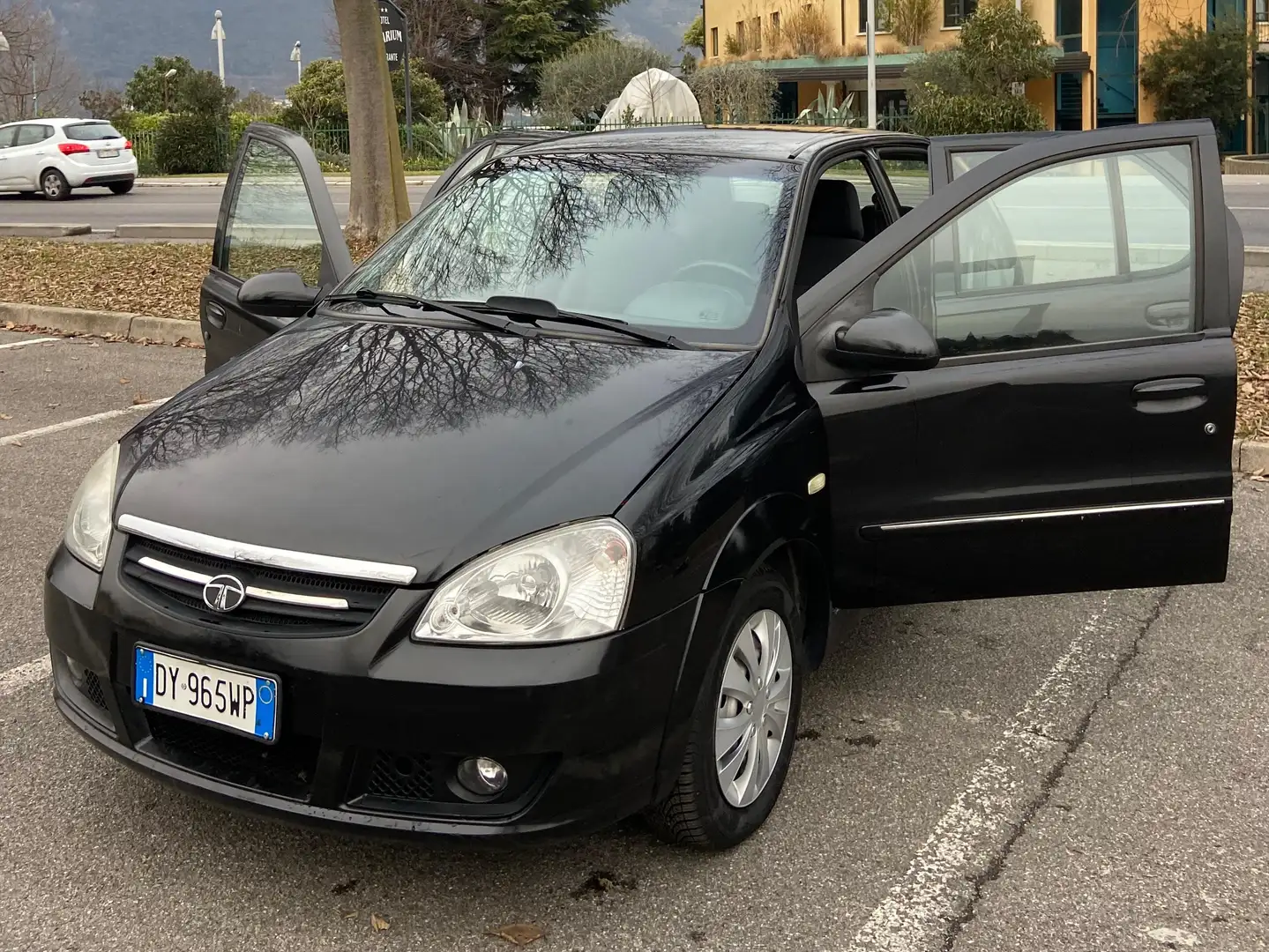 Tata Indica 1.4 GPL/Benzina Schwarz - 1