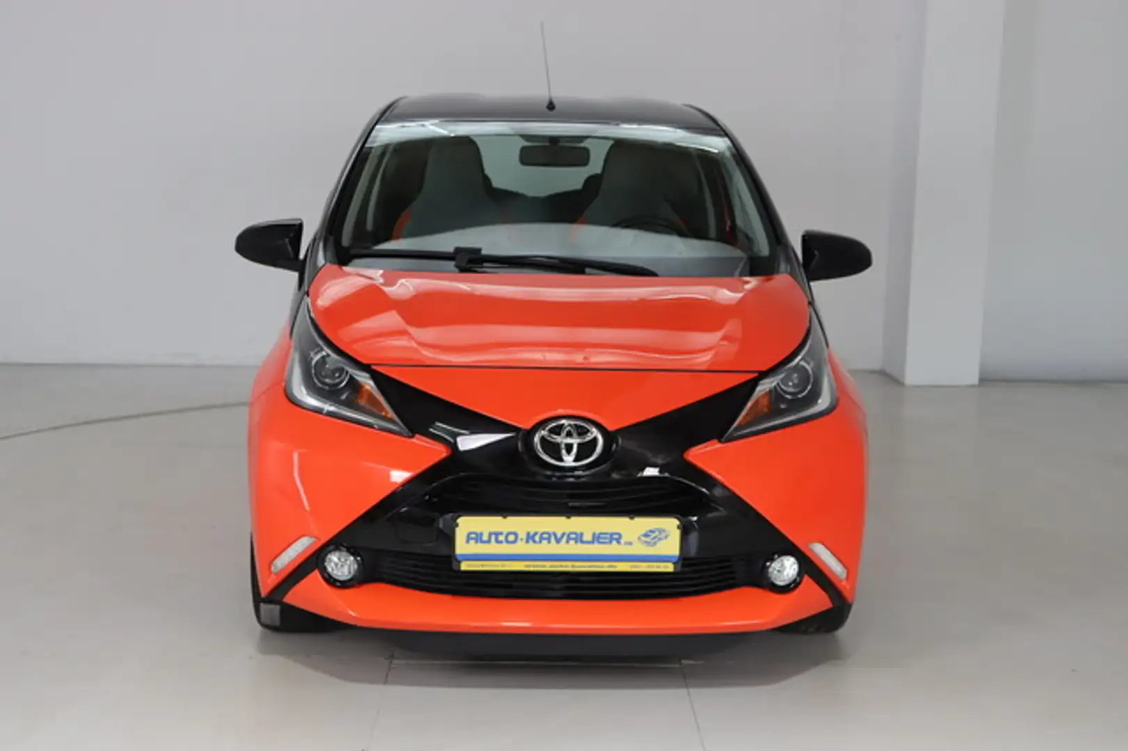 Toyota Aygo 1.0 * Navi * Rückfahrk. * Bluetooth Narancs - 2