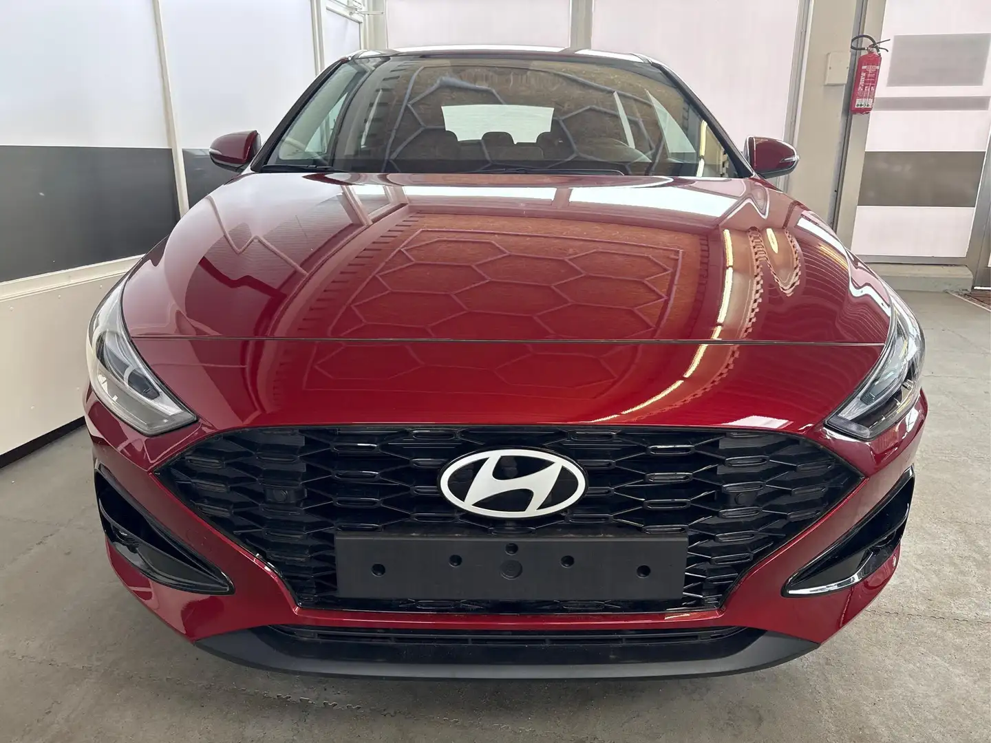 Hyundai i30 STYLE NAVI LED RFK PDC 1.5 MPI 70,6kW96PS EURO6... Rojo - 2