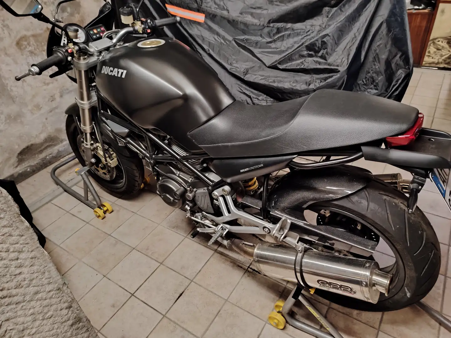Ducati Monster 900 Dark Nero - 1
