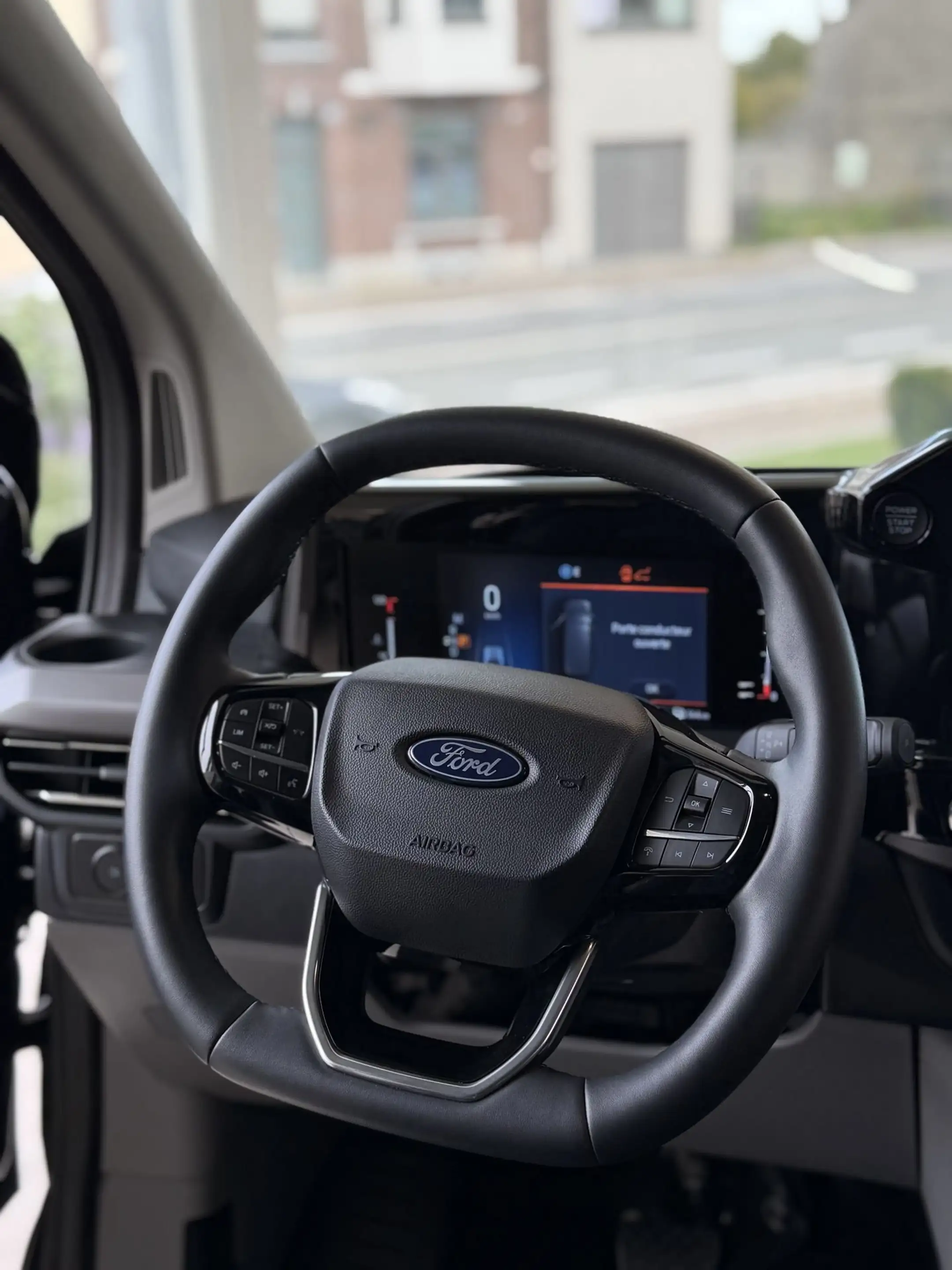 Ford Tourneo Custom Titanium 320S 2.0 TDCi 170ch — photo 12