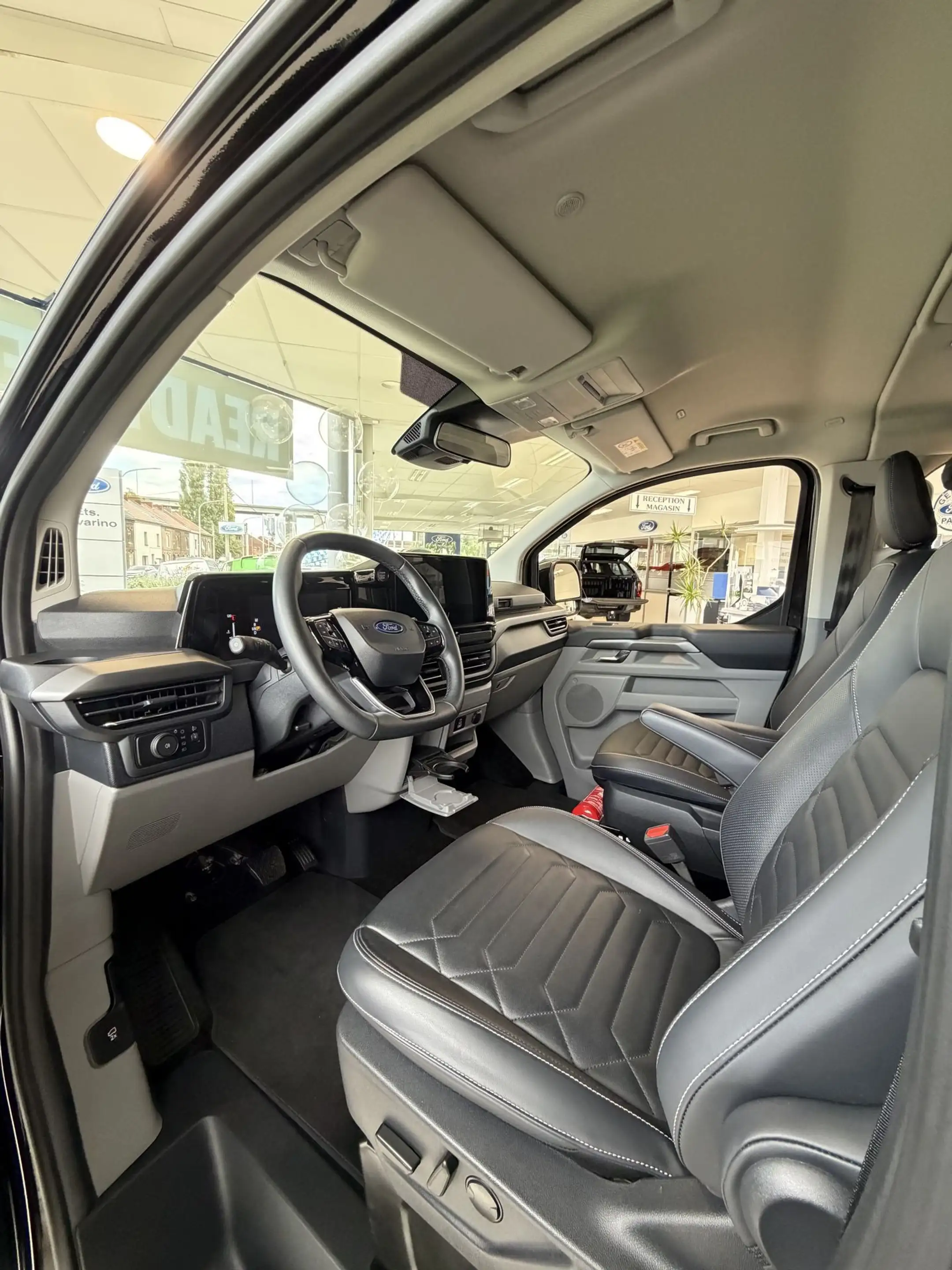 Ford Tourneo Custom Titanium 320S 2.0 TDCi 170ch — photo 7