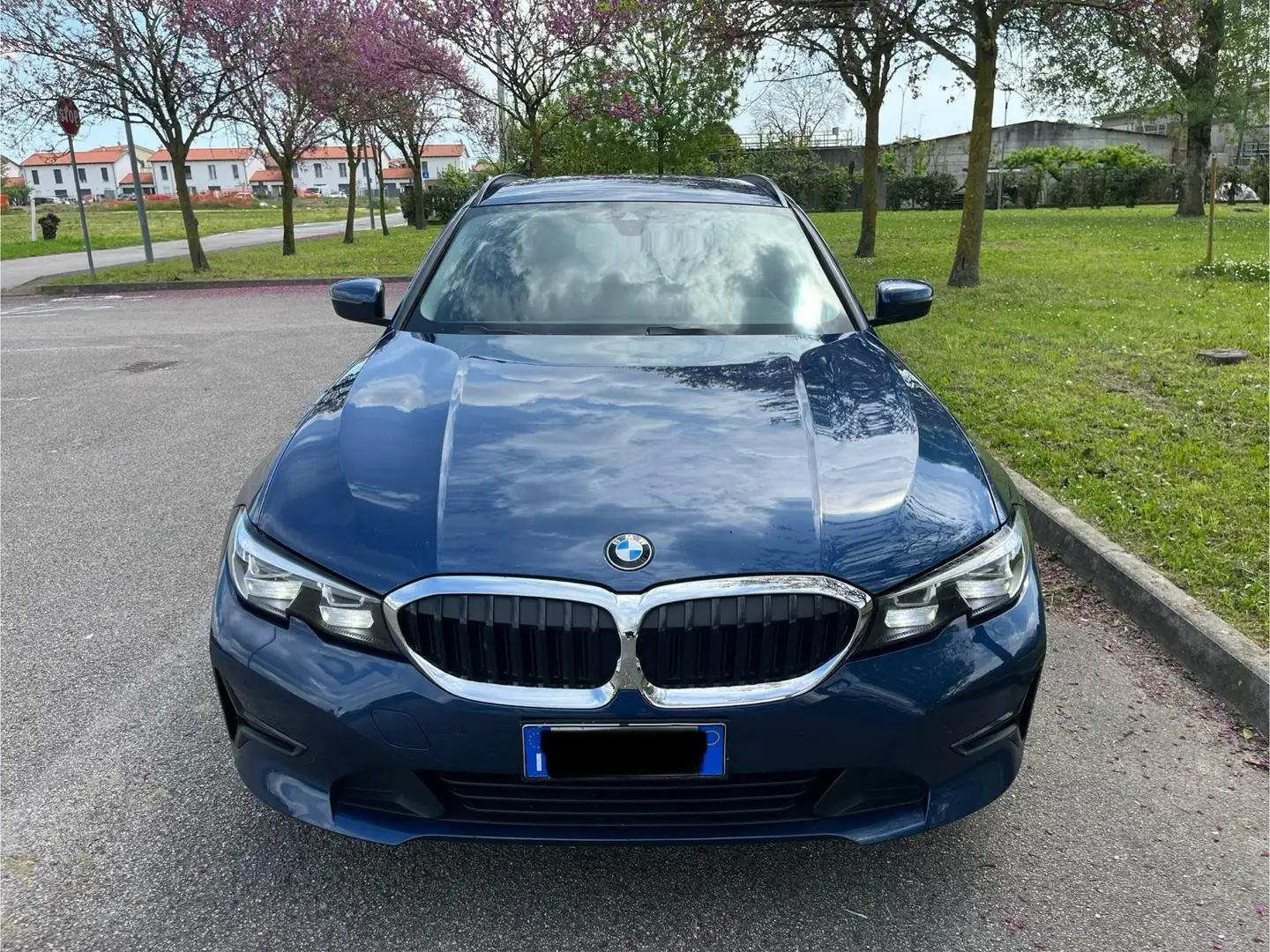 BMW 320 320d Touring xdrive Luxury auto - 2