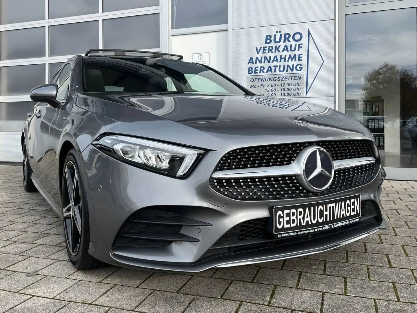 Mercedes-Benz A 250 Aut. AMG-Line 2.HD NAV PANO LED 8-FACH Grau - 1