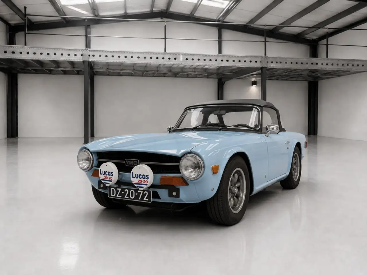 Triumph TR6 met overdrive, foto 1