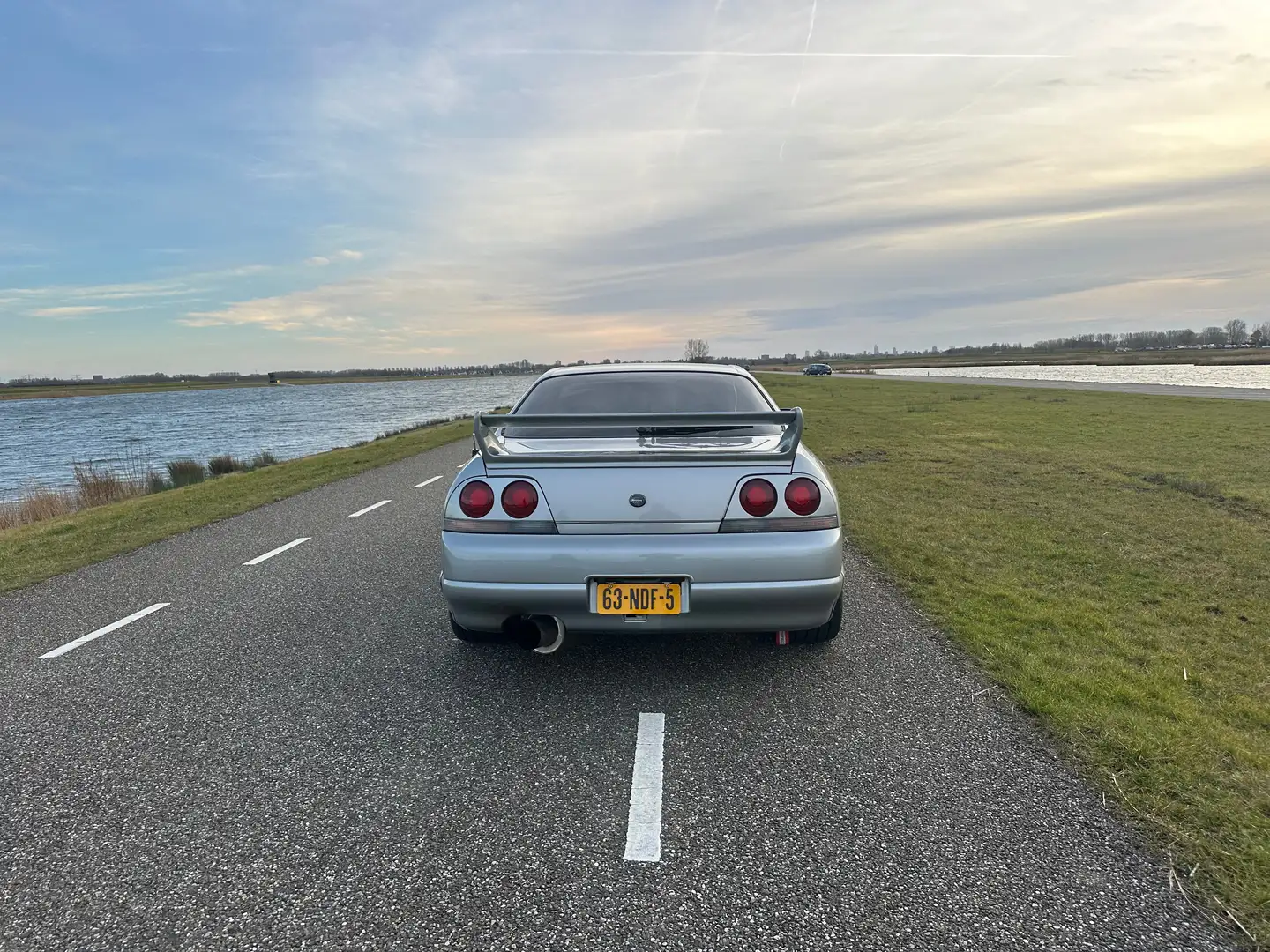 Nissan Skyline gtst - 2