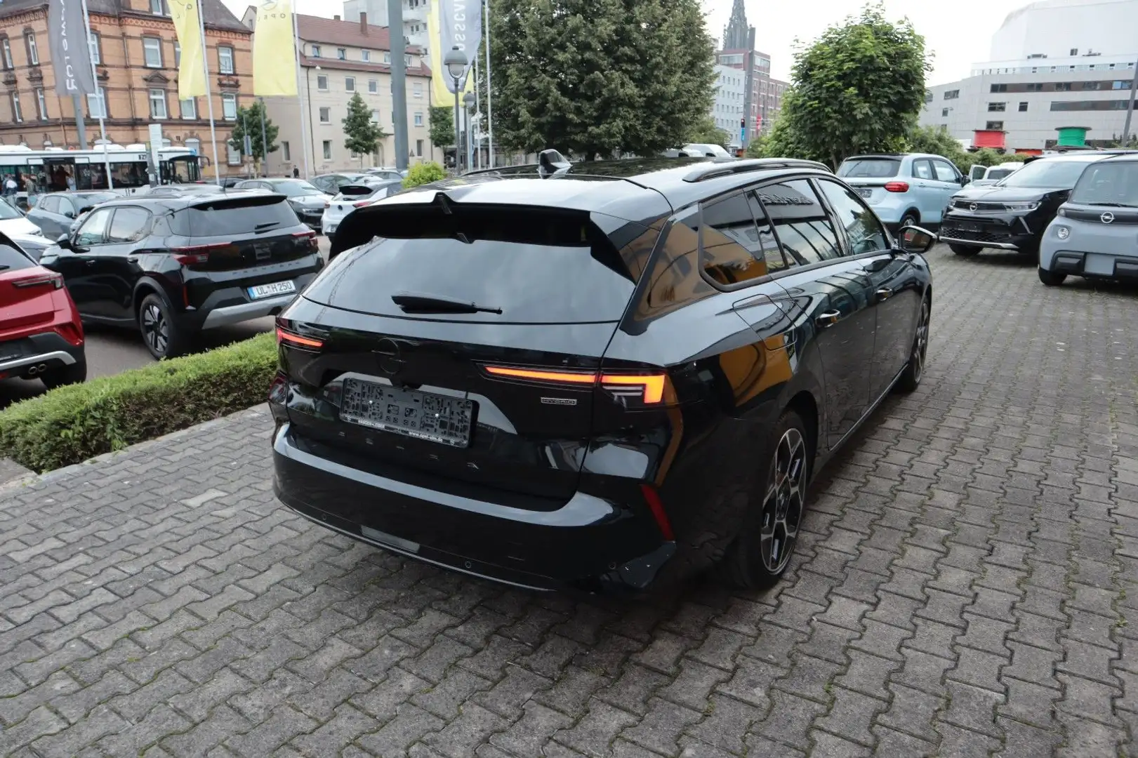Opel Astra L Sports Tourer 1.2T 6DCT 48V Ultimate AHK Schwarz - 2