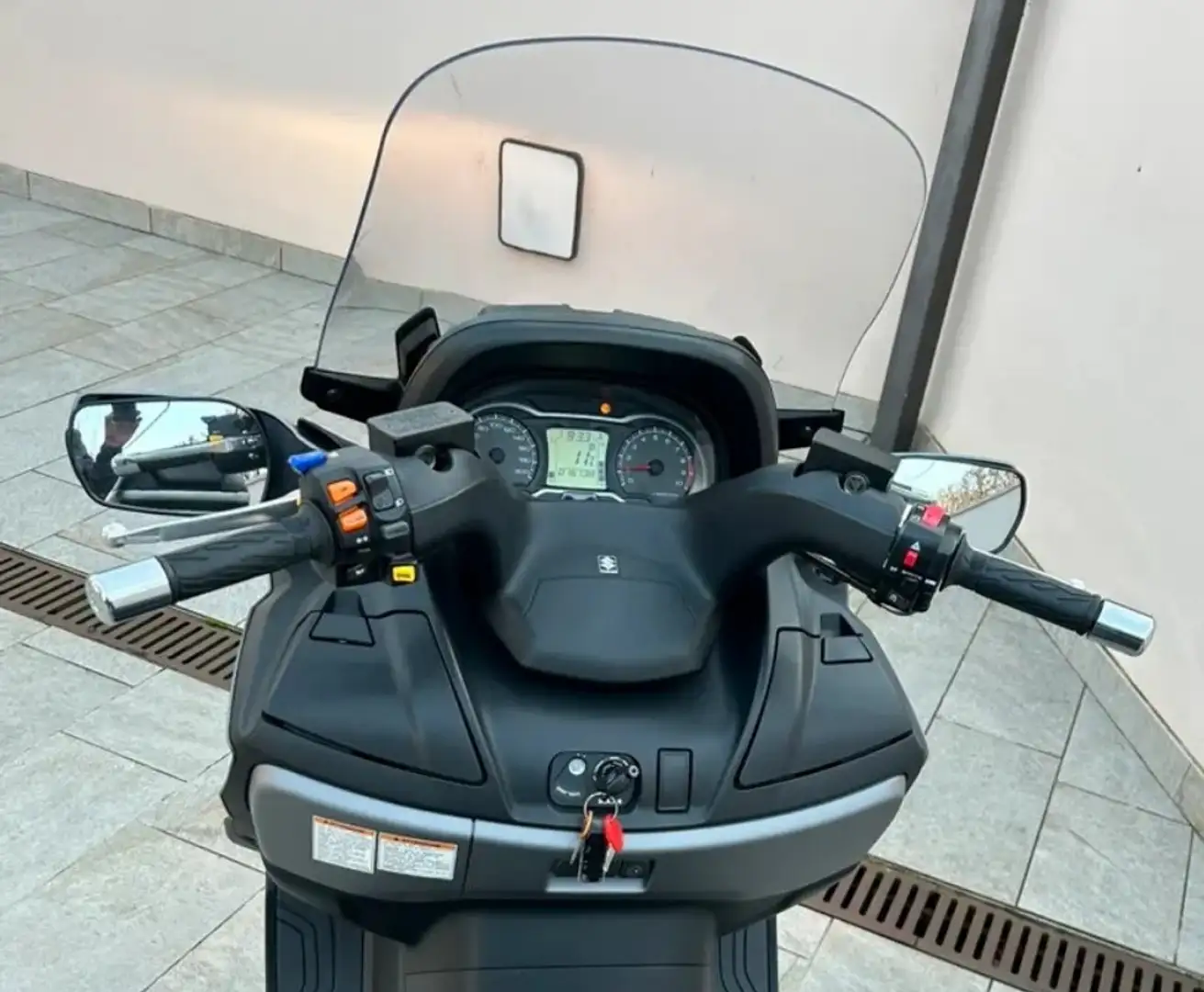Suzuki Burgman 650 Argintiu - 1