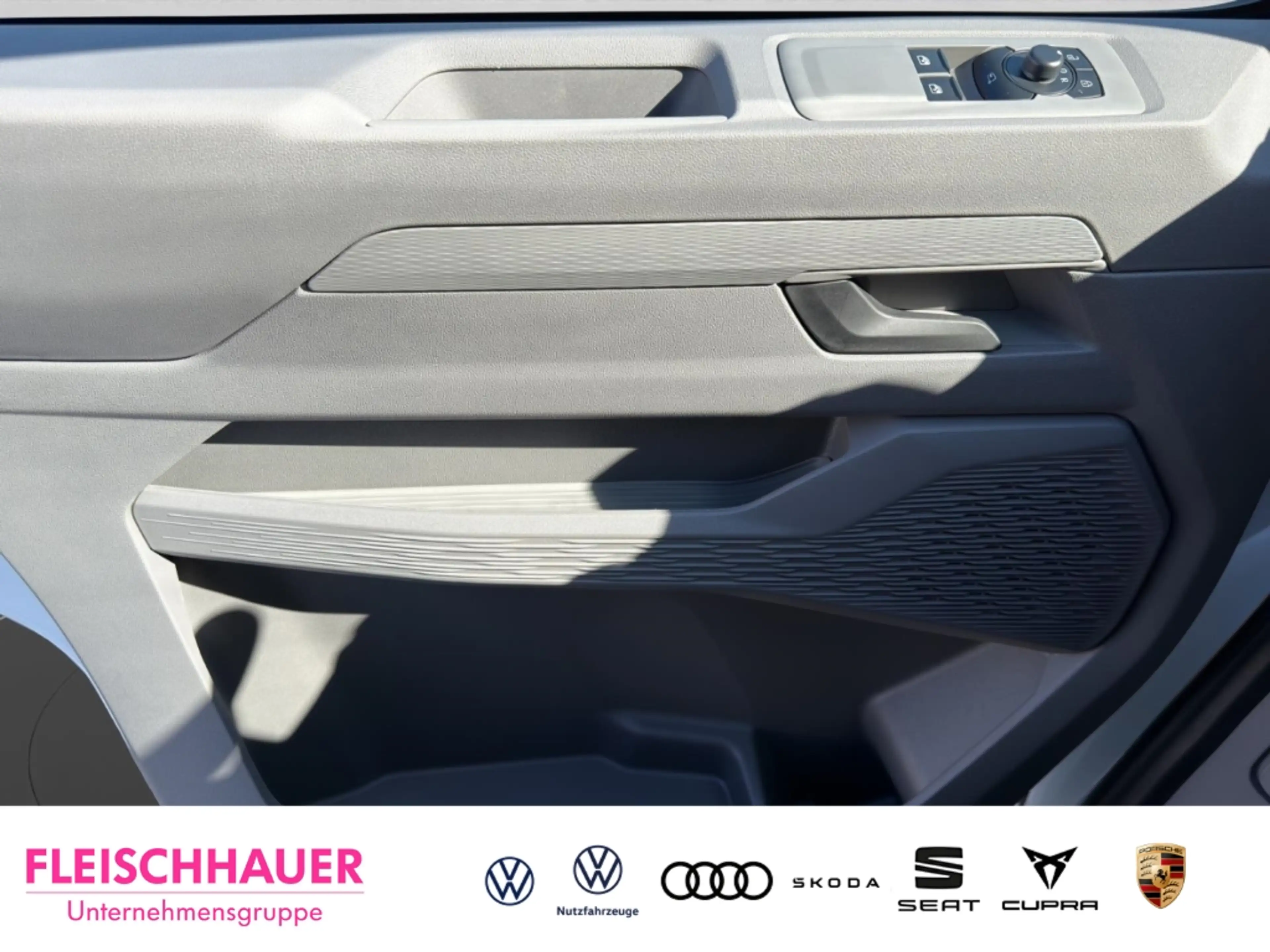 Volkswagen Transporter Kasten 2,0 TDI AHK+Klima+Ganzjahresreifen+PDC — photo 9