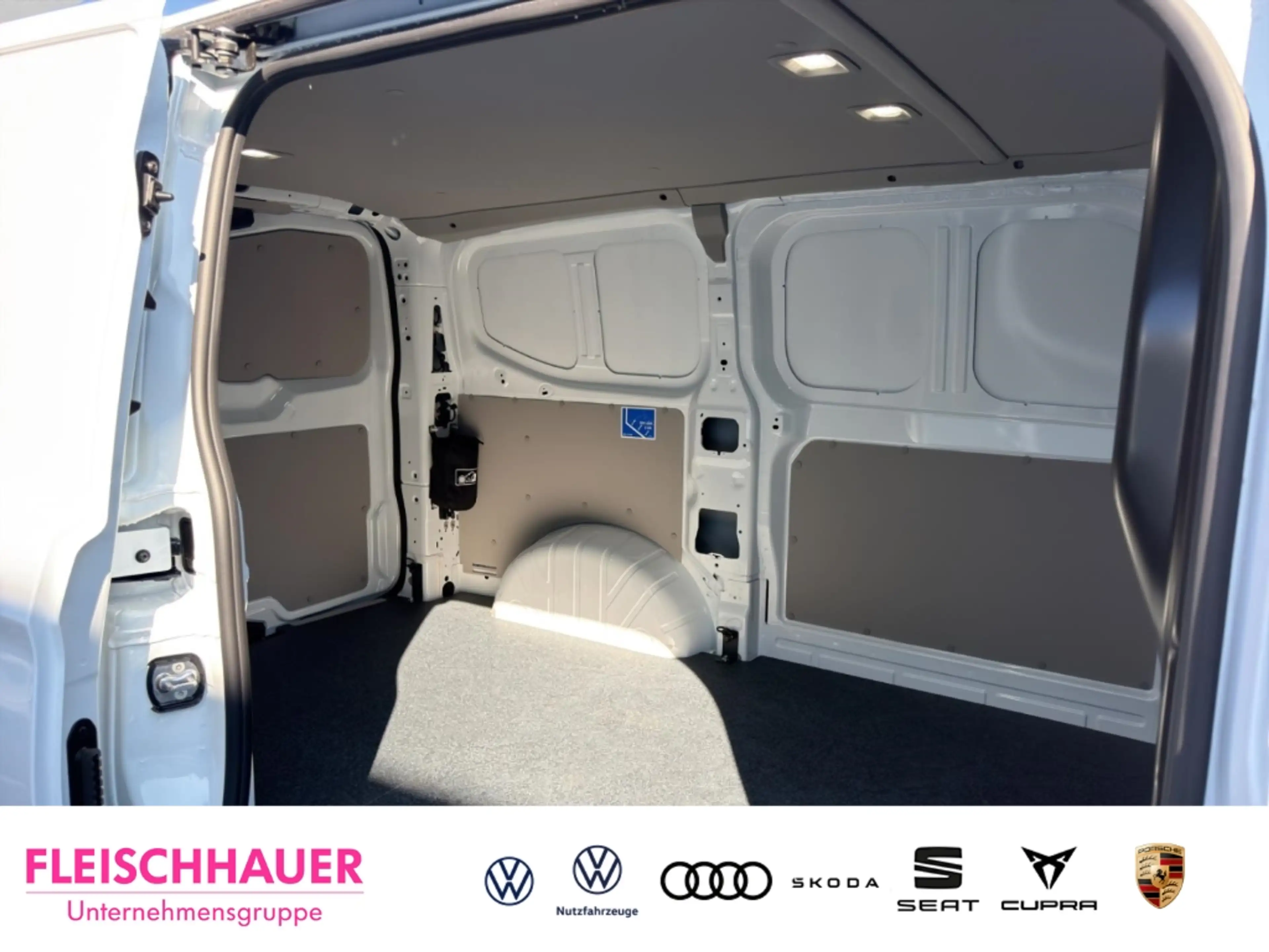 Volkswagen Transporter Kasten 2,0 TDI AHK+Klima+Ganzjahresreifen+PDC — photo 10