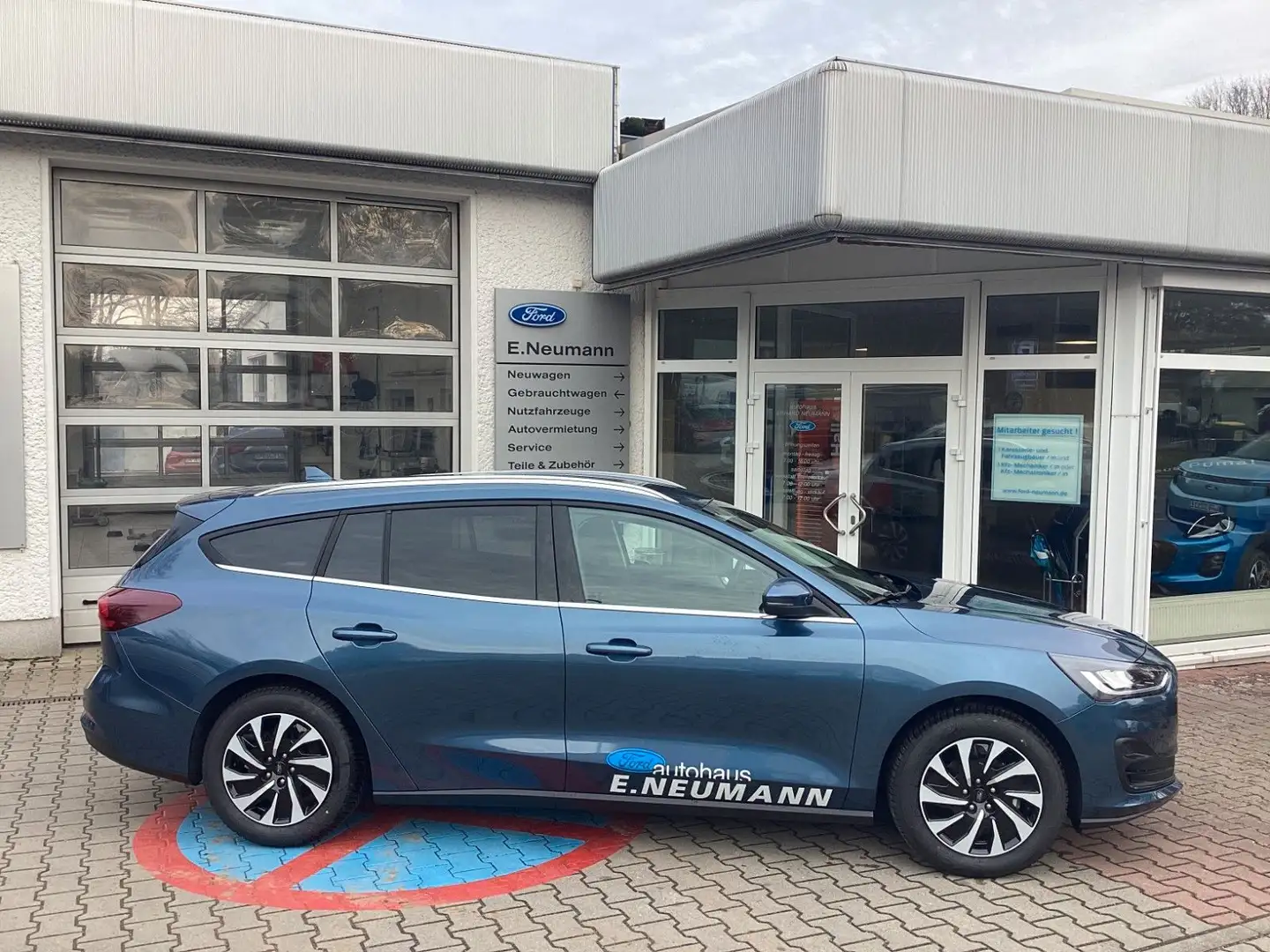 Ford Focus Turnier Titanium Bleu - 1