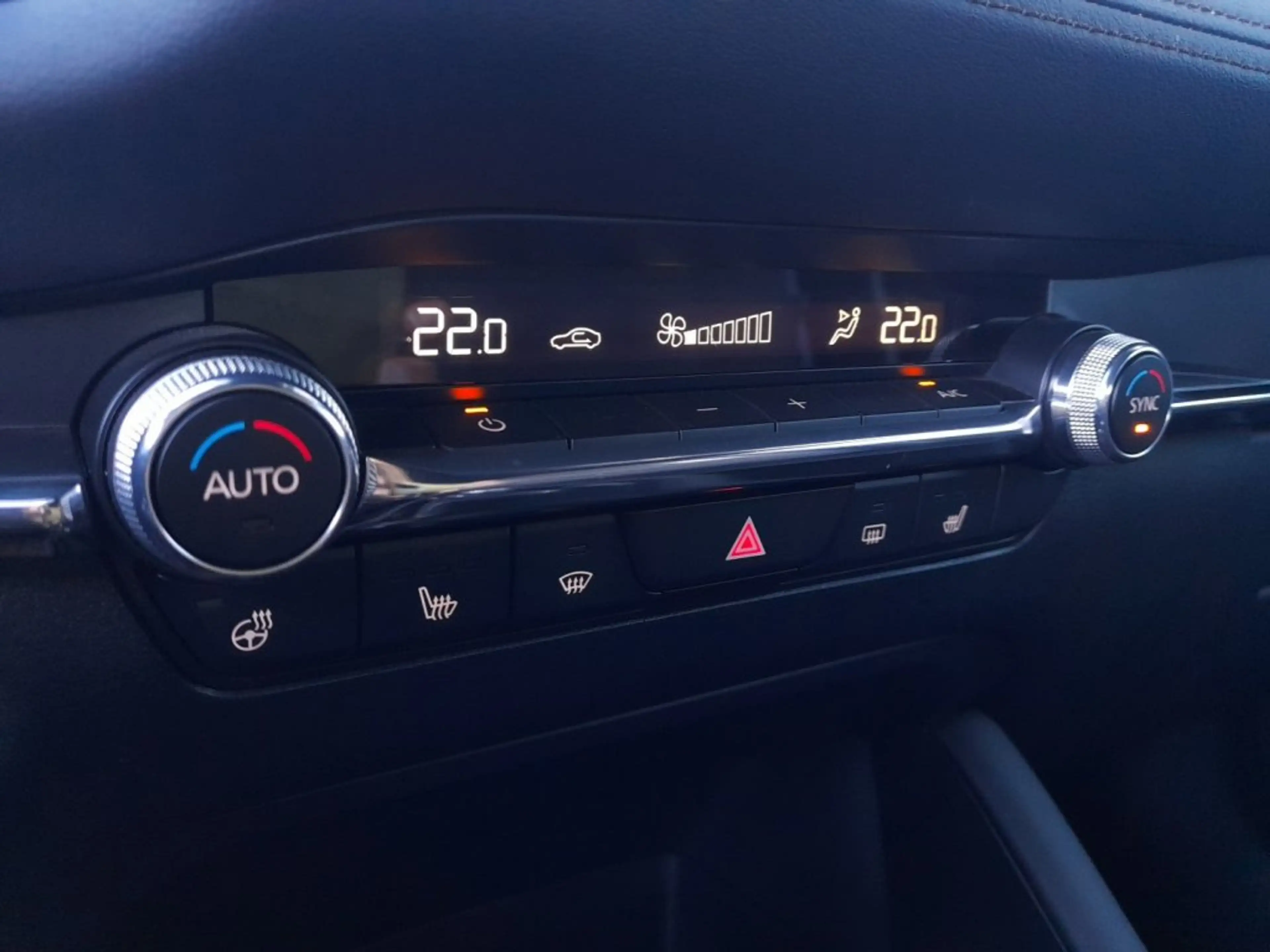 Mazda 3 SELECTION 150 e-Skyactive *VOLL LED / NAVI / 18 ZOLL / ACC / VZ-ERKENNUNG / 2-ZONEN-KLIMA* — photo 6