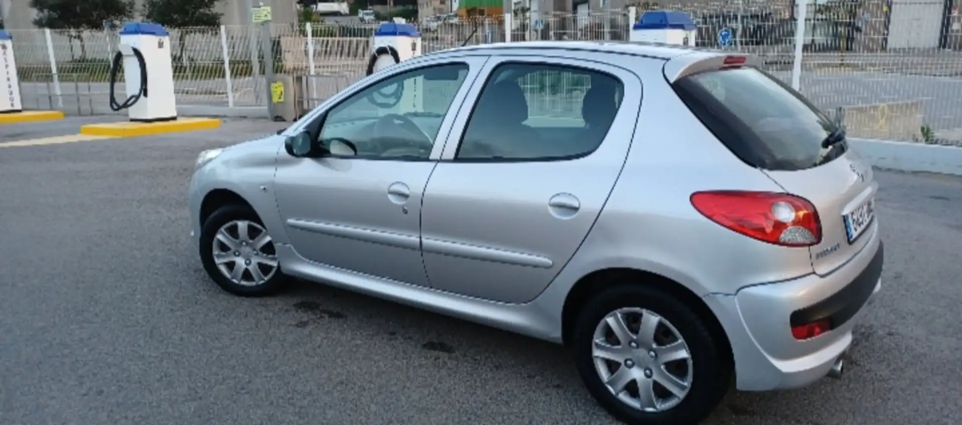 Peugeot 206 206+ 1.1i Plateado - 2