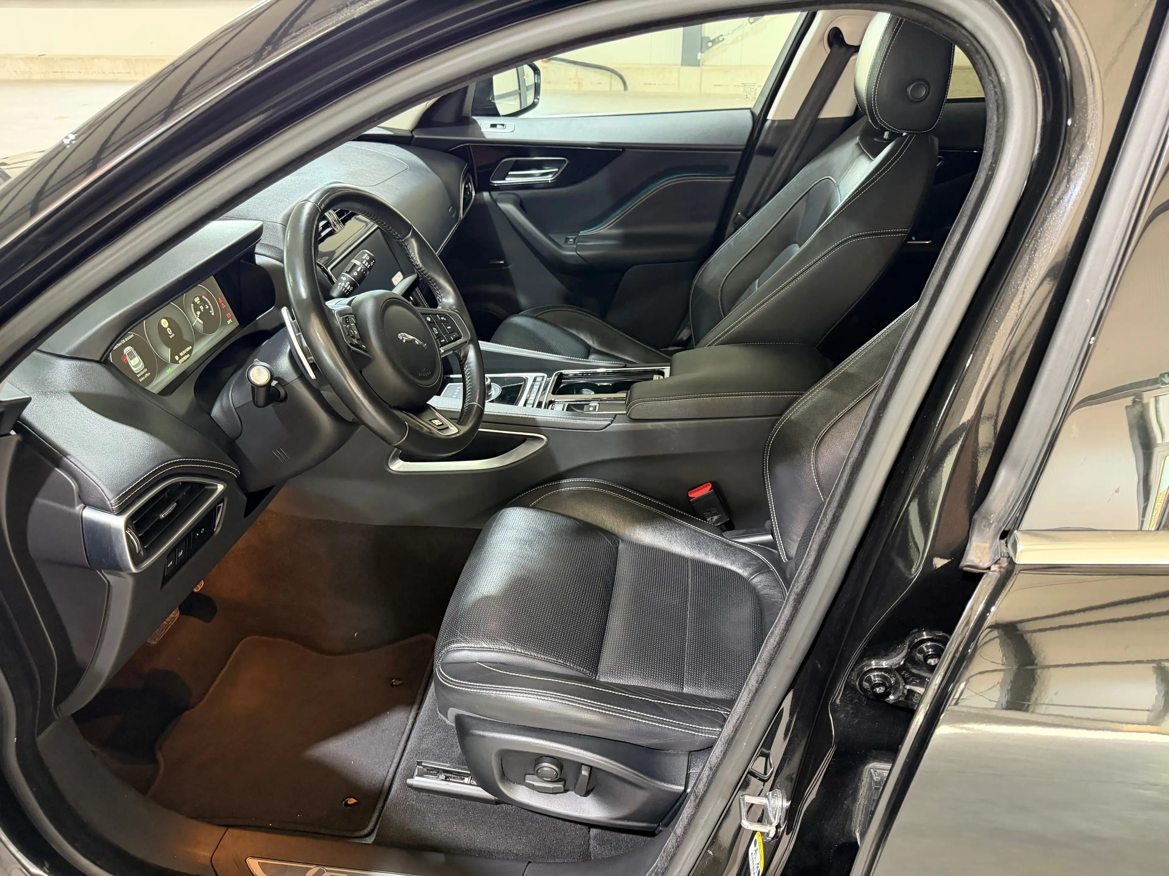 Jaguar F-Pace R-Sport AWD — photo 11