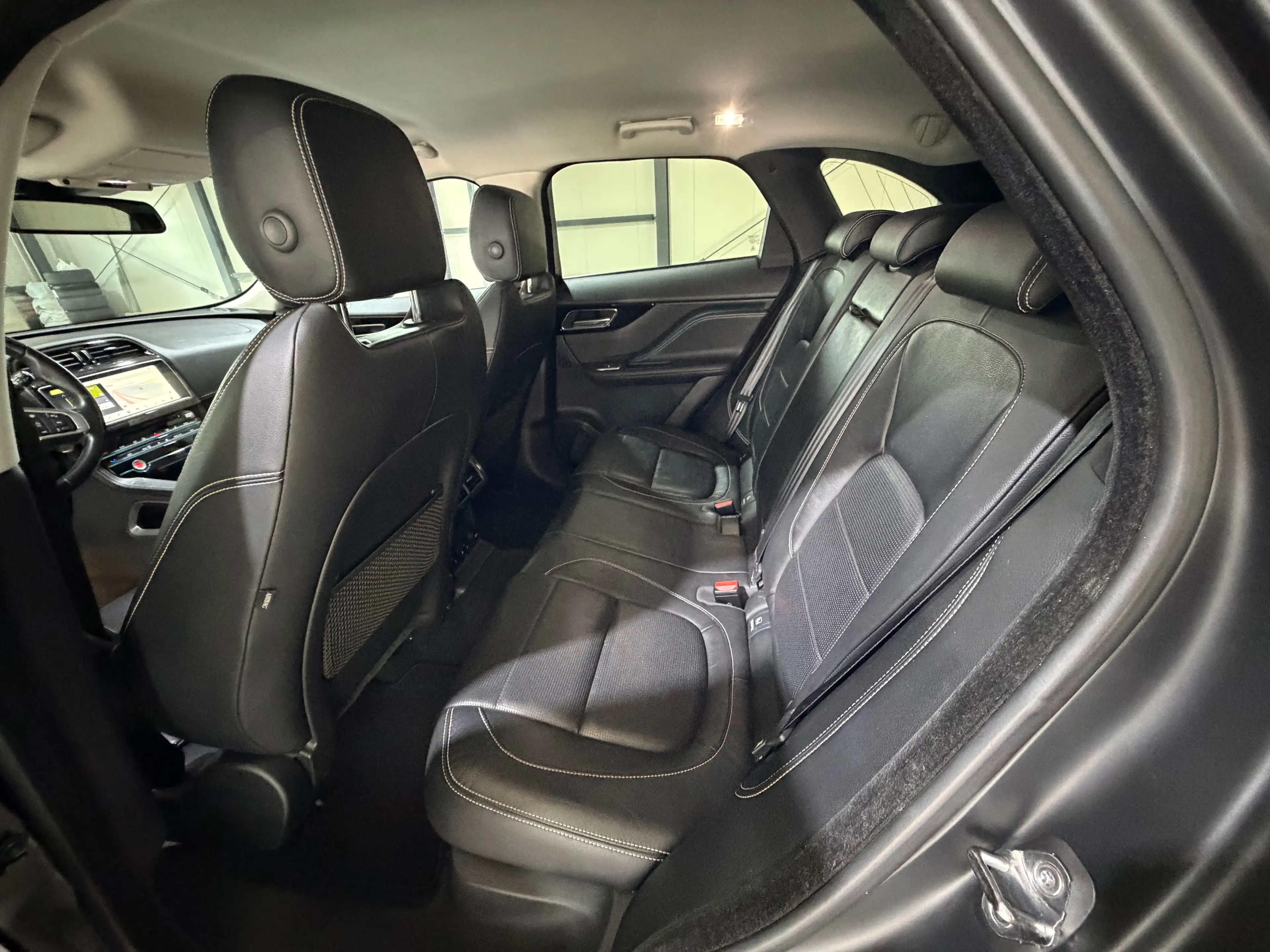 Jaguar F-Pace R-Sport AWD — photo 14