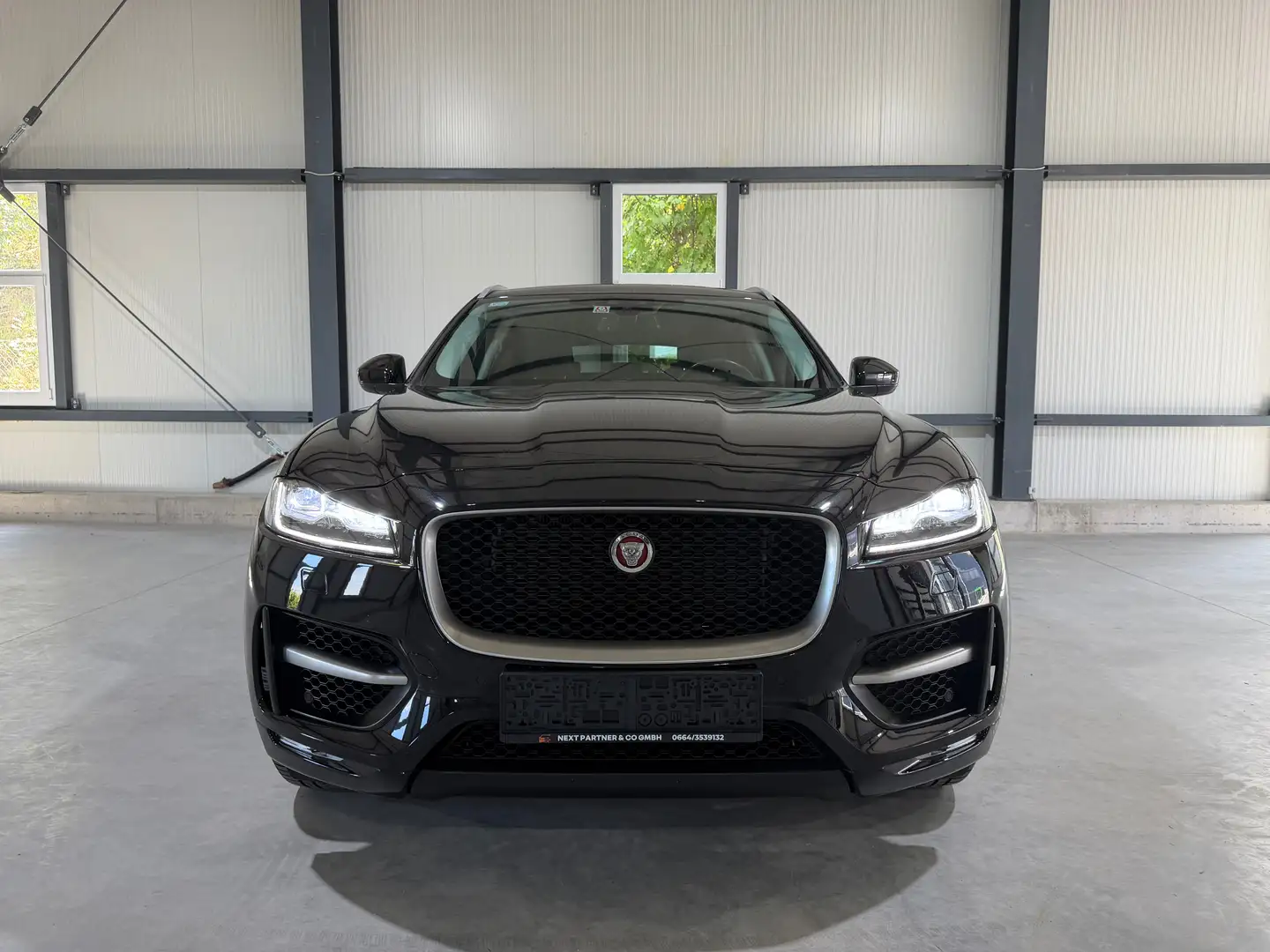 Jaguar F-Pace R-Sport AWD Schwarz - 1