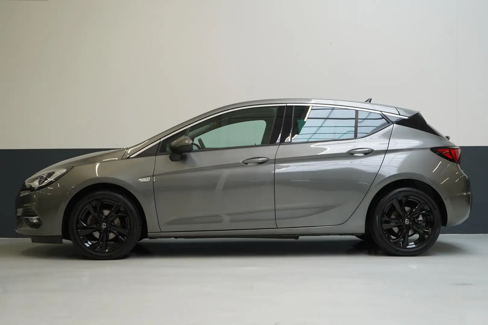 Opel Astra 1.2 Elegance | Lm velgen 17" | Navigatie | Trekhaa Grau - 2