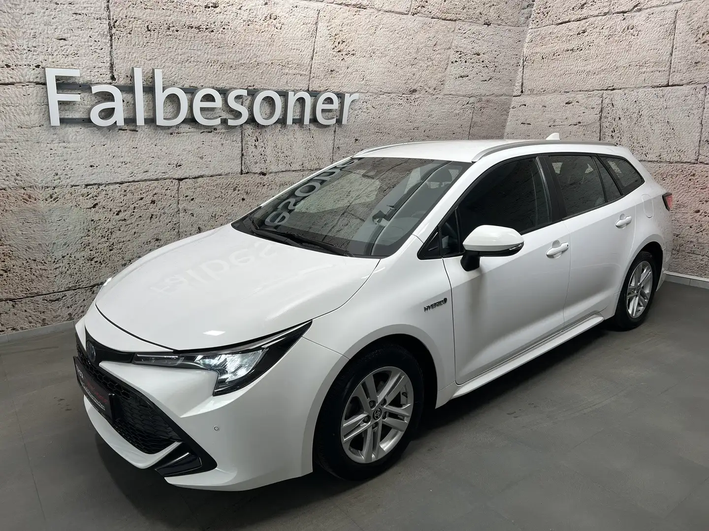 Toyota Corolla Touring Sports 1,8 Hybrid Active Weiß - 1