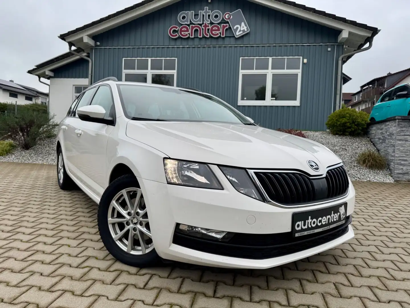 Skoda Octavia Combi Ambition°Automatik°Navi° Weiß - 1