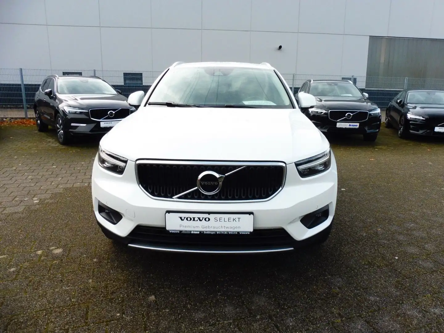 Volvo XC40 B4 Momentum Pro AWD Weiß - 2
