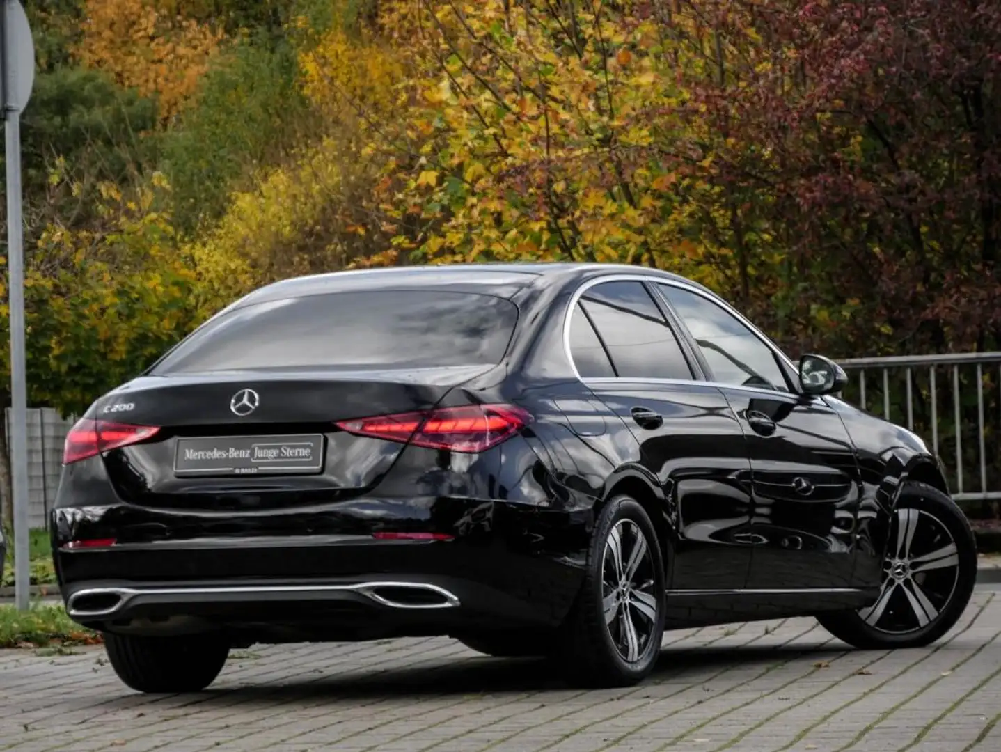 Mercedes-Benz C 200 Avantgarde/AHK/Totw/Kamera/LED/Shz/17" Schwarz - 2