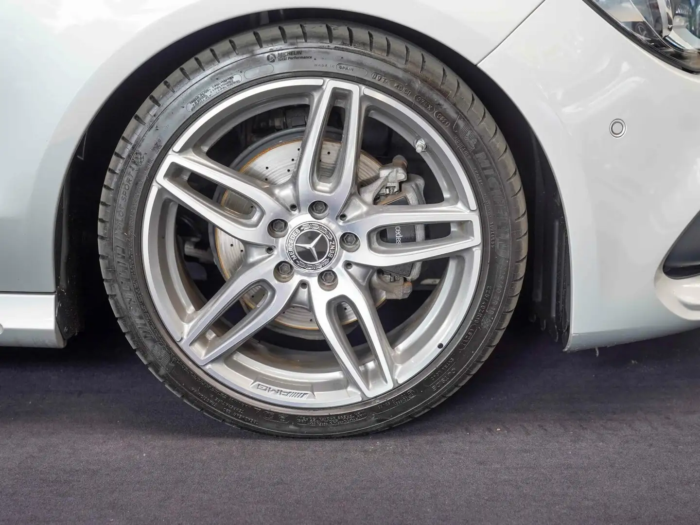 Mercedes-Benz CLA 200 CLA 200 d 4M AMG Line Harman DISTRO Standheizun Silber - 2