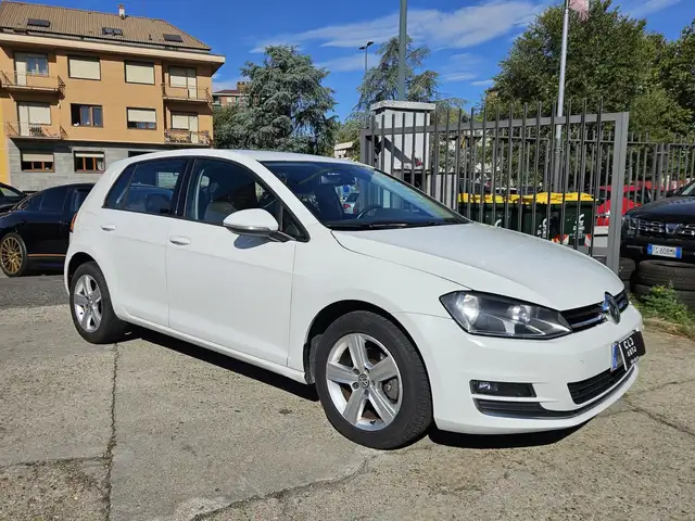 Volkswagen Golf view 3