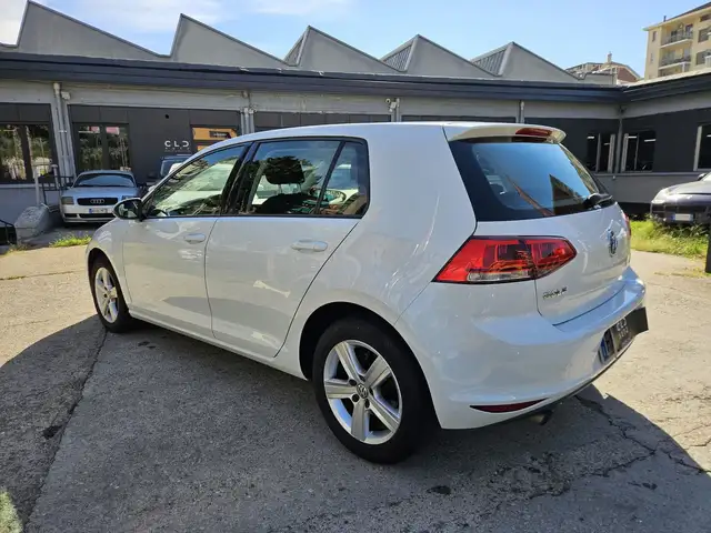 Volkswagen Golf view 6