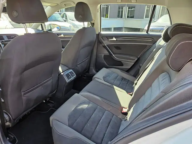 Volkswagen Golf view 8
