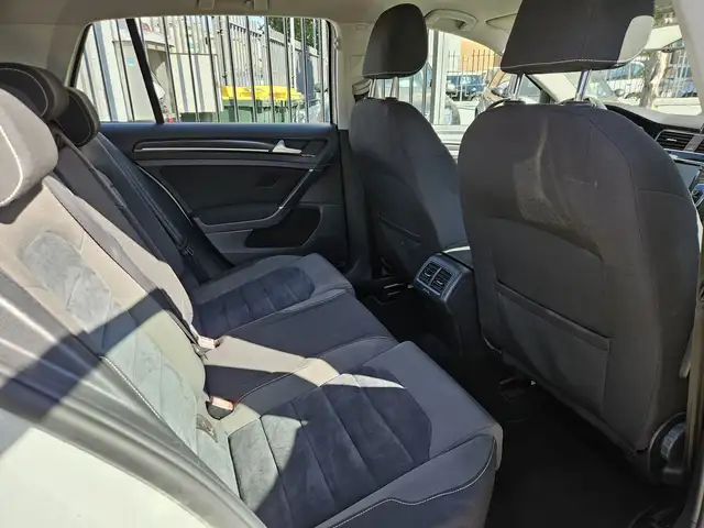 Volkswagen Golf view 11