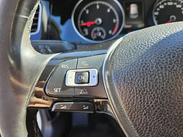 Volkswagen Golf view 13