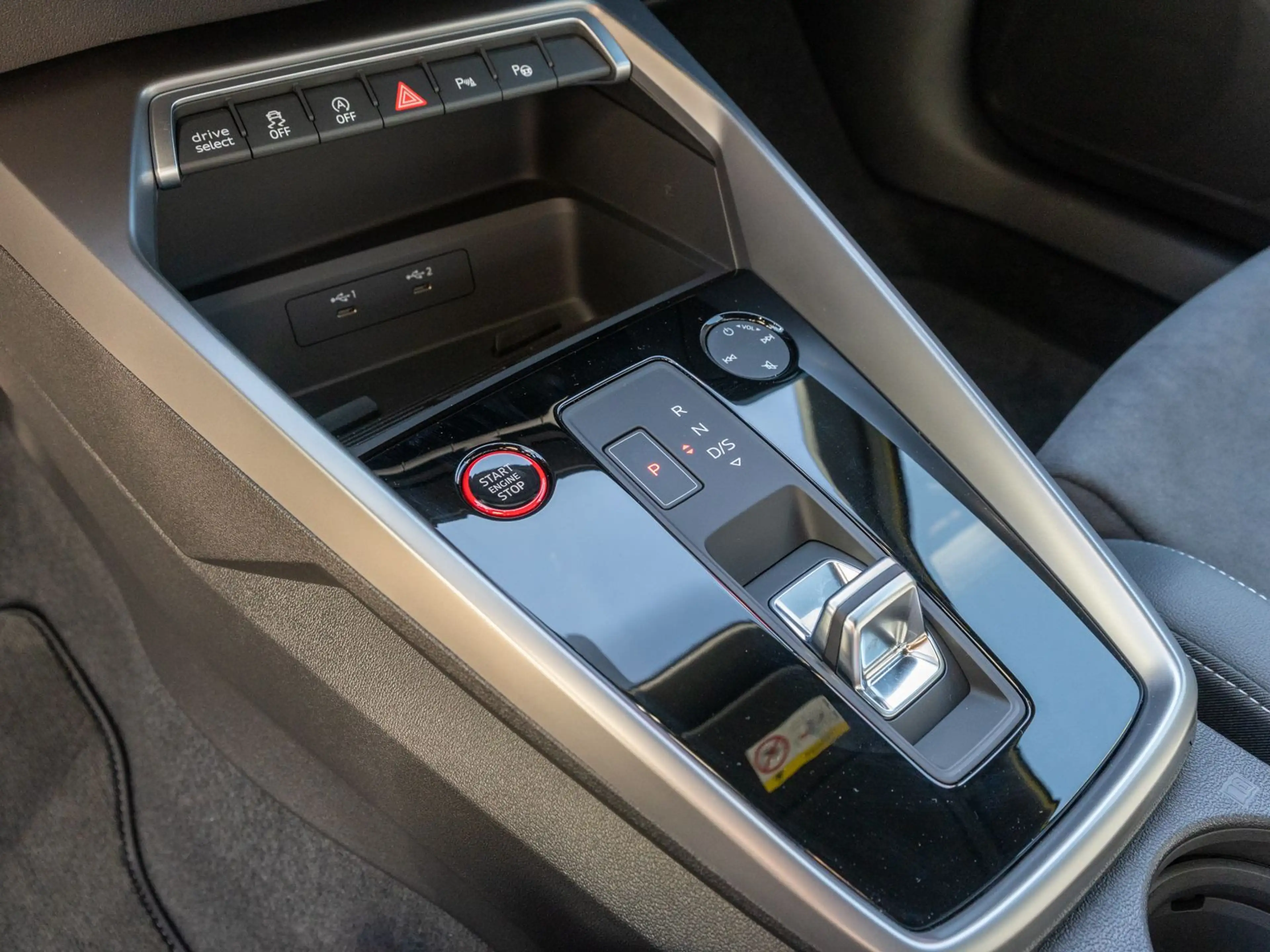 Audi S3 2.0 TFSI quattro NAVI LED GRA SHZ — photo 14
