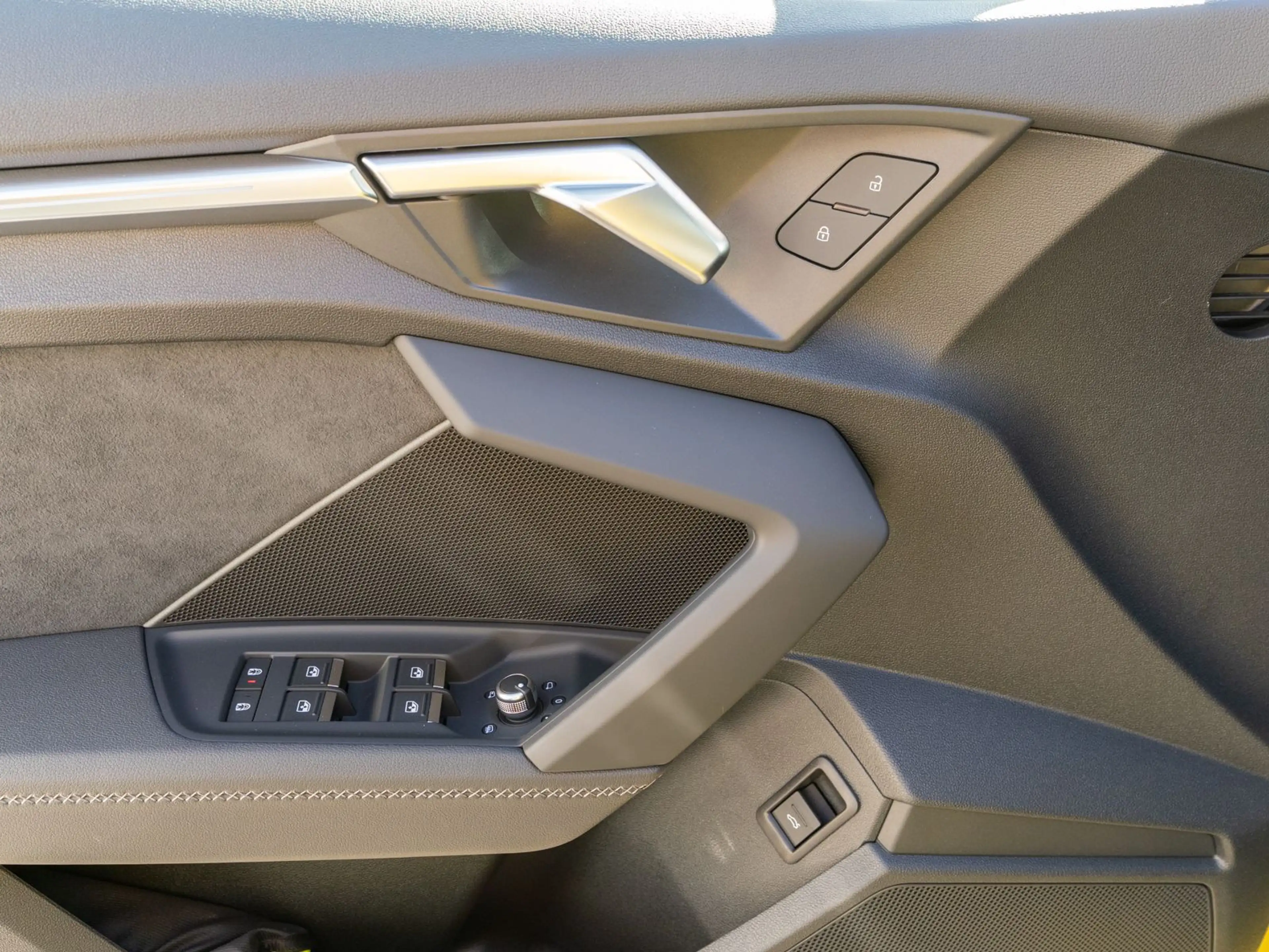 Audi S3 2.0 TFSI quattro NAVI LED GRA SHZ — photo 11